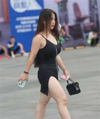 撤开她的衣服游戏