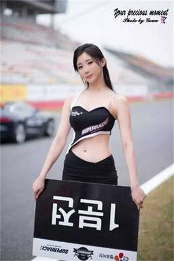 屈服的女董事长