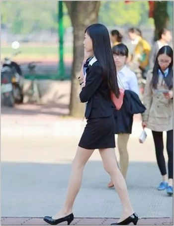 王熙凤平儿磨镜子