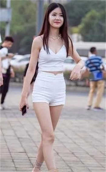 慢慢的进入到她里面