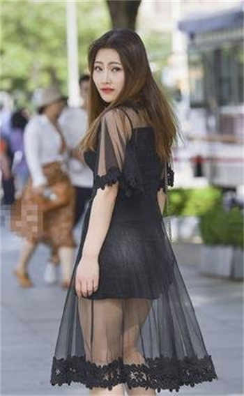 女销售为业绩 在样板间