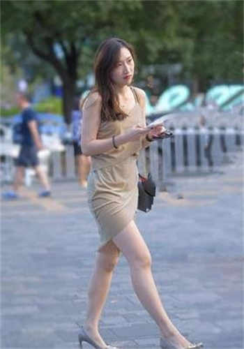 几个男的一起上一个女的
