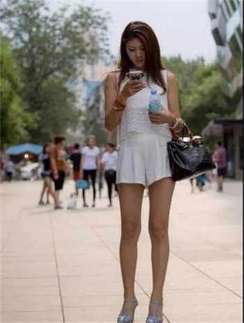 邻居家的傻女儿