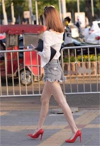 我控制了女丧尸