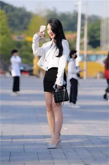 双马尾少女赛高酱开车