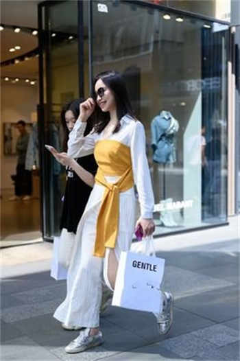 开始是在公园跷跷板上做的
