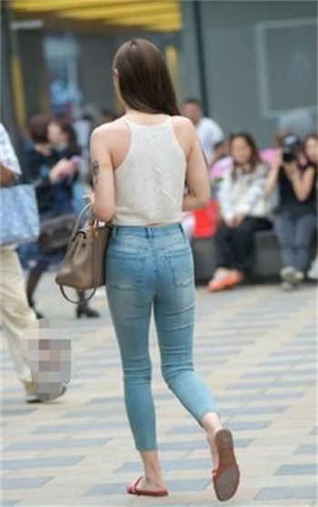 女中介长得很漂亮