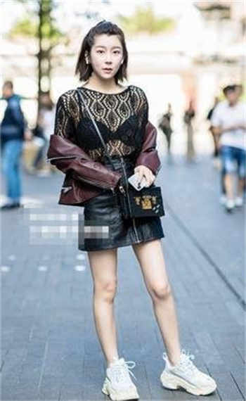 俄罗斯富二代街头金钱实验