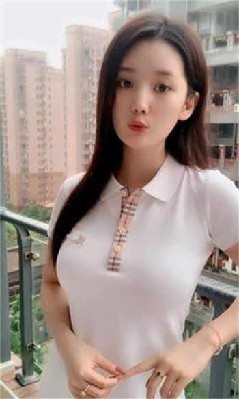 两条腿无力的挂在他腰间