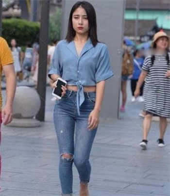 女家长陪学校领导